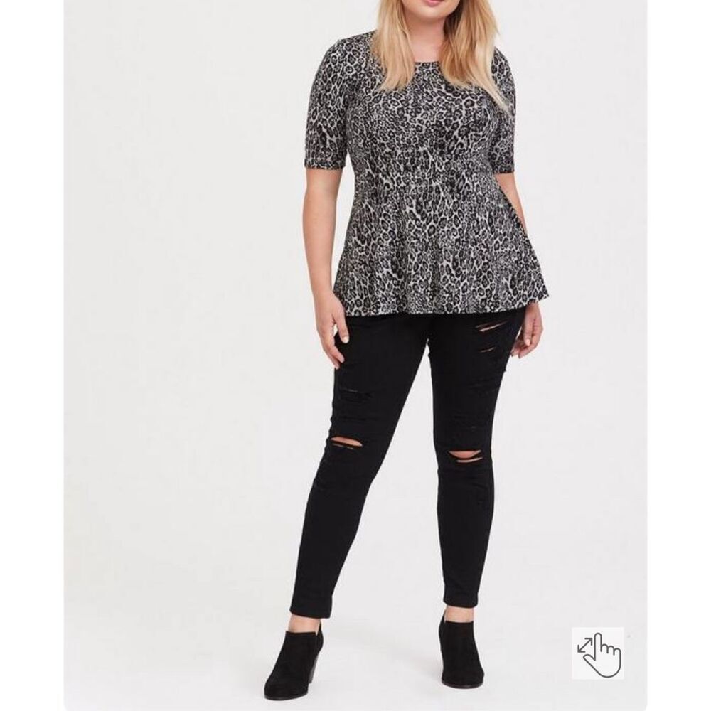 Torrid Grey Leopard Studio Knit short sleeve Peplum Top size 3